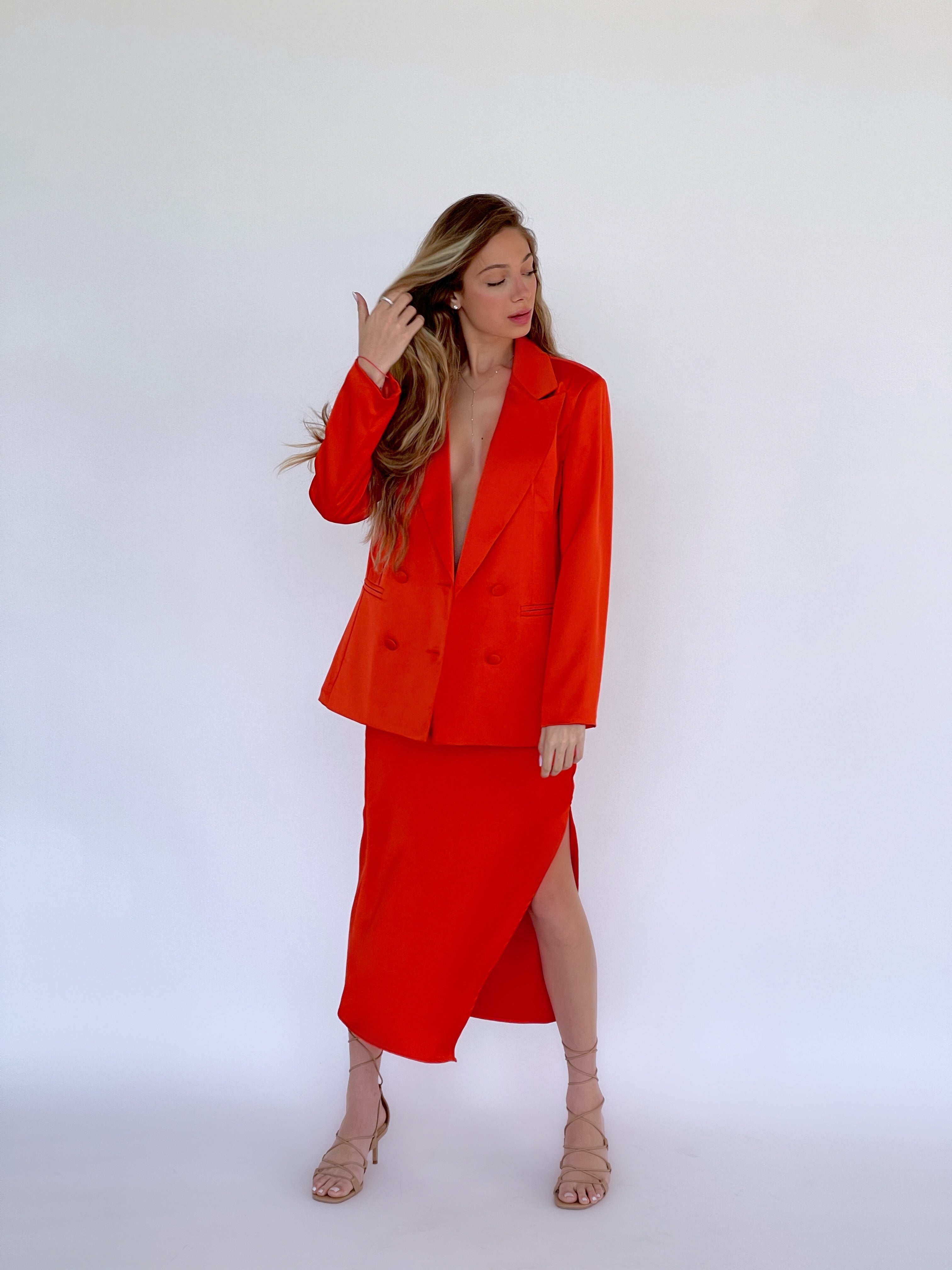 OVERSIZED SATIN BLAZER WITH MATCHING MIDI SKIRT IN RED - Set - LE TRÉ