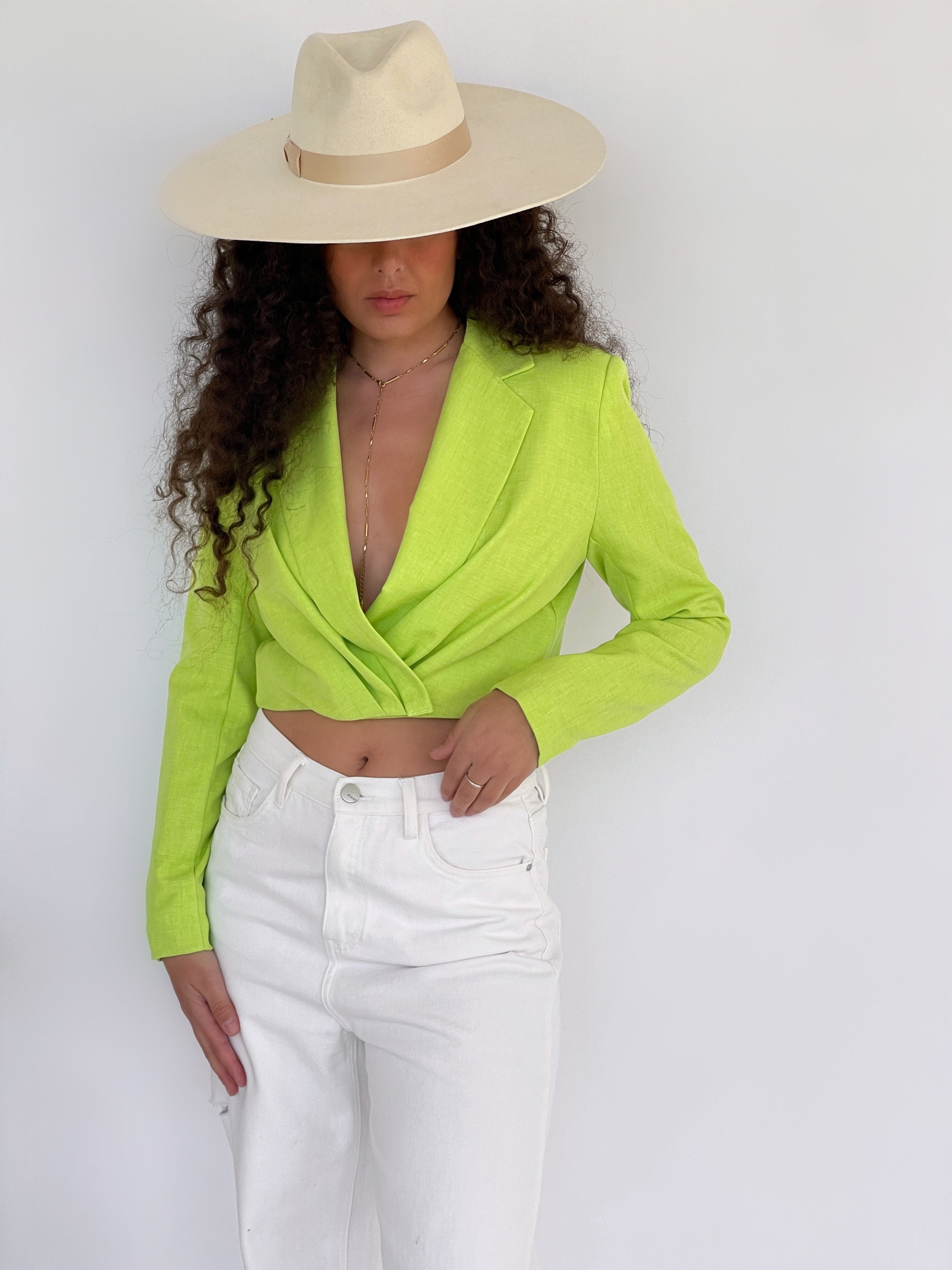 CROPPED BLAZER IN LIME GREEN - Coats & Jackets - LE TRÉ