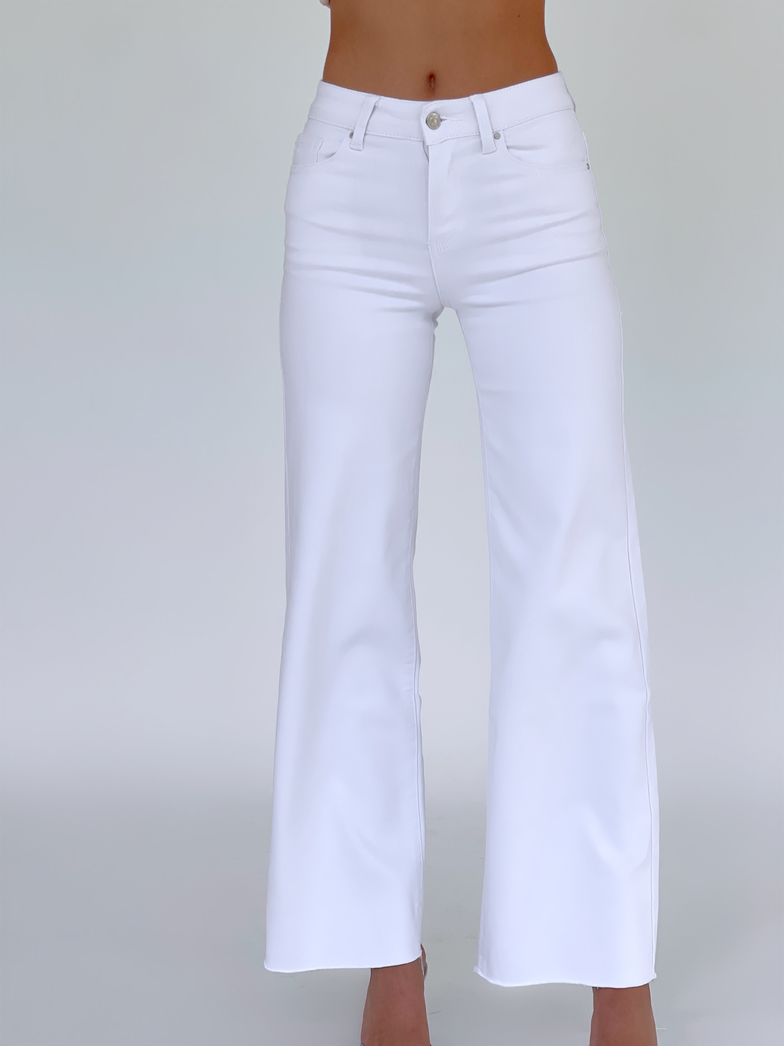 ג׳ינס רחב לבן