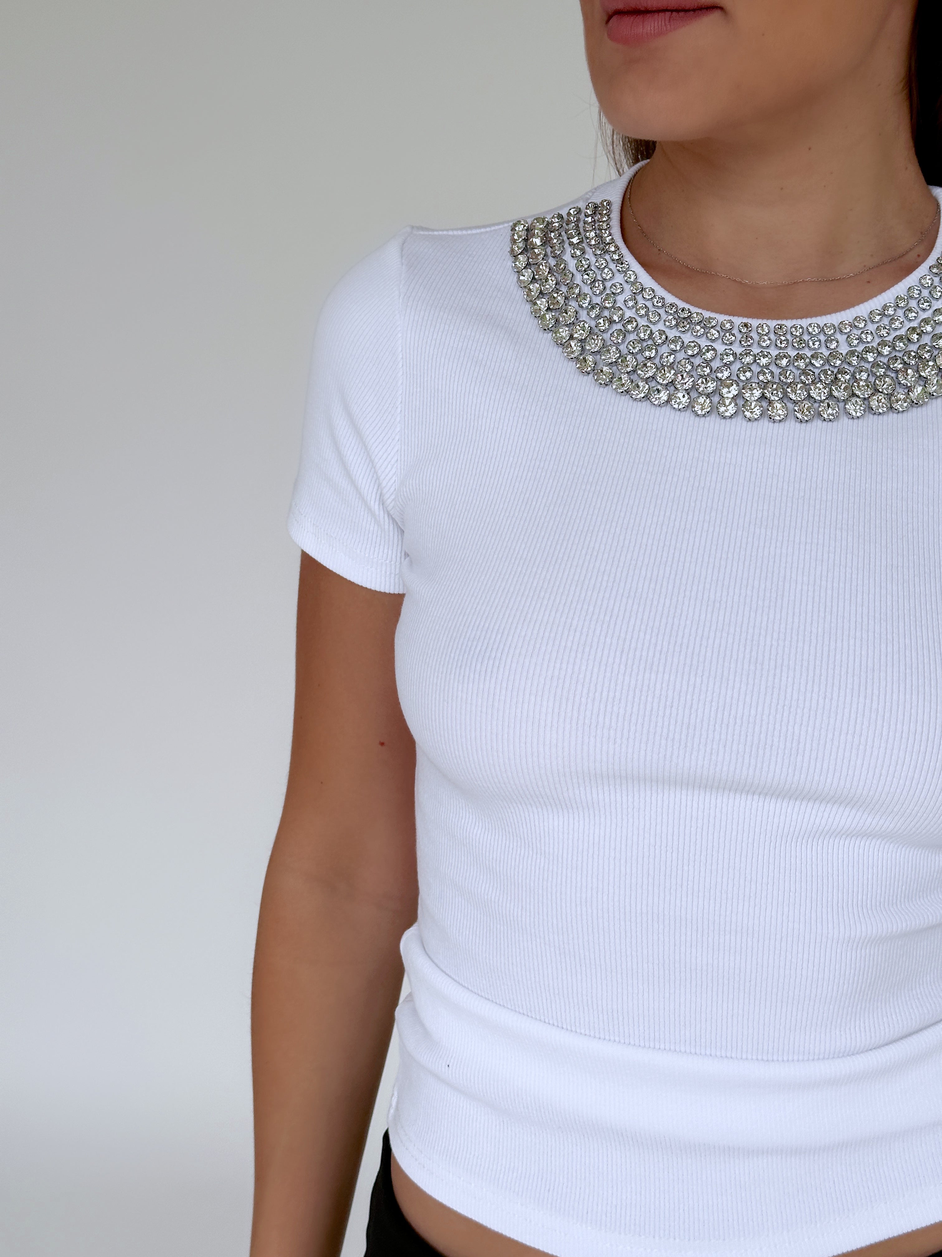 T SHIRT WITH DIAMNATE DETAILS