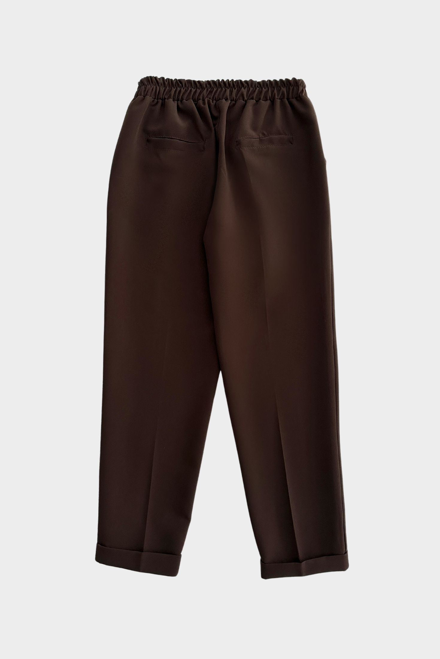 מכנס מחויט עם גומי במותן בצבע חום כהה