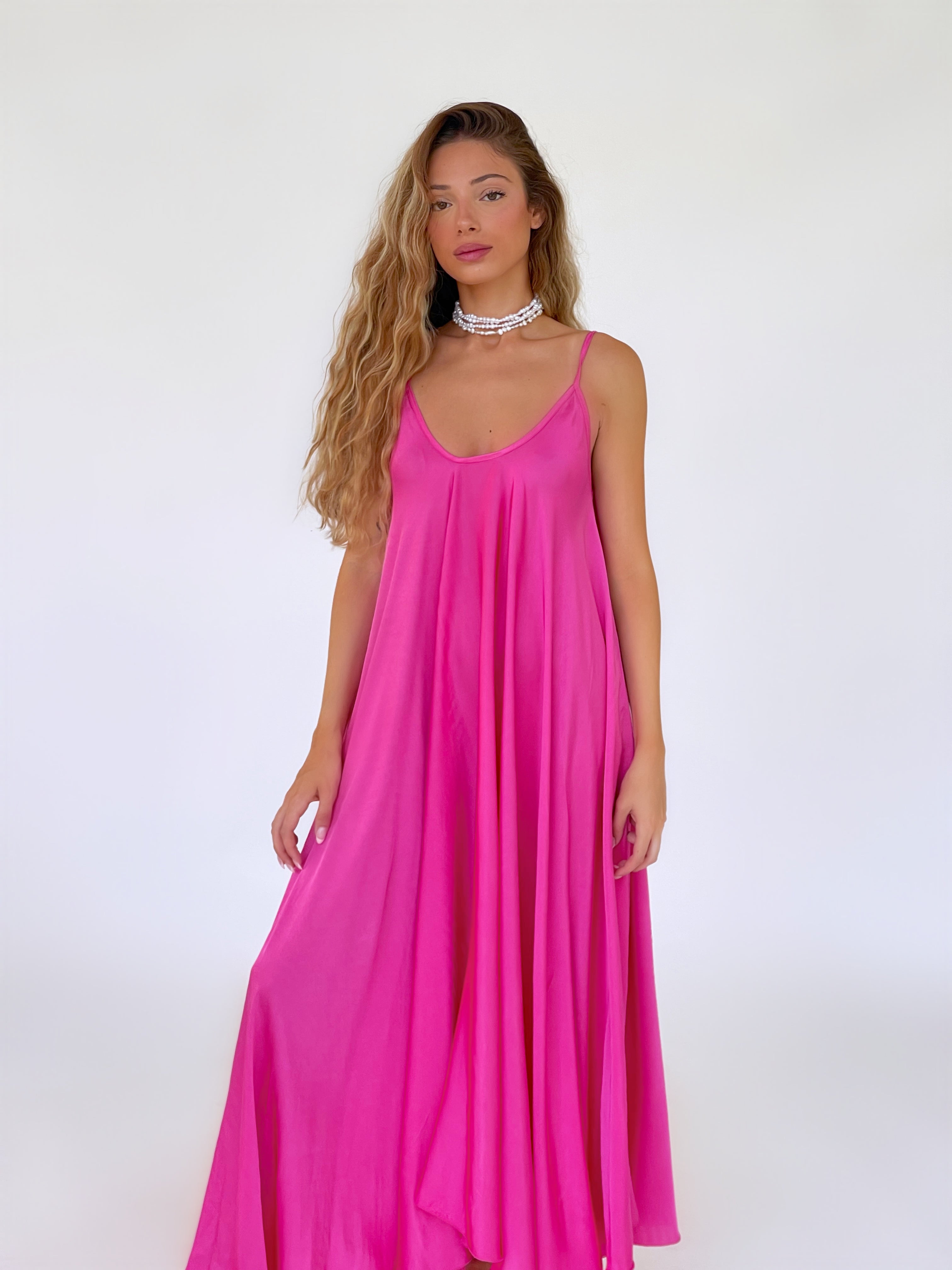 שמלת מקסי סאטן בצבע פוקסיה