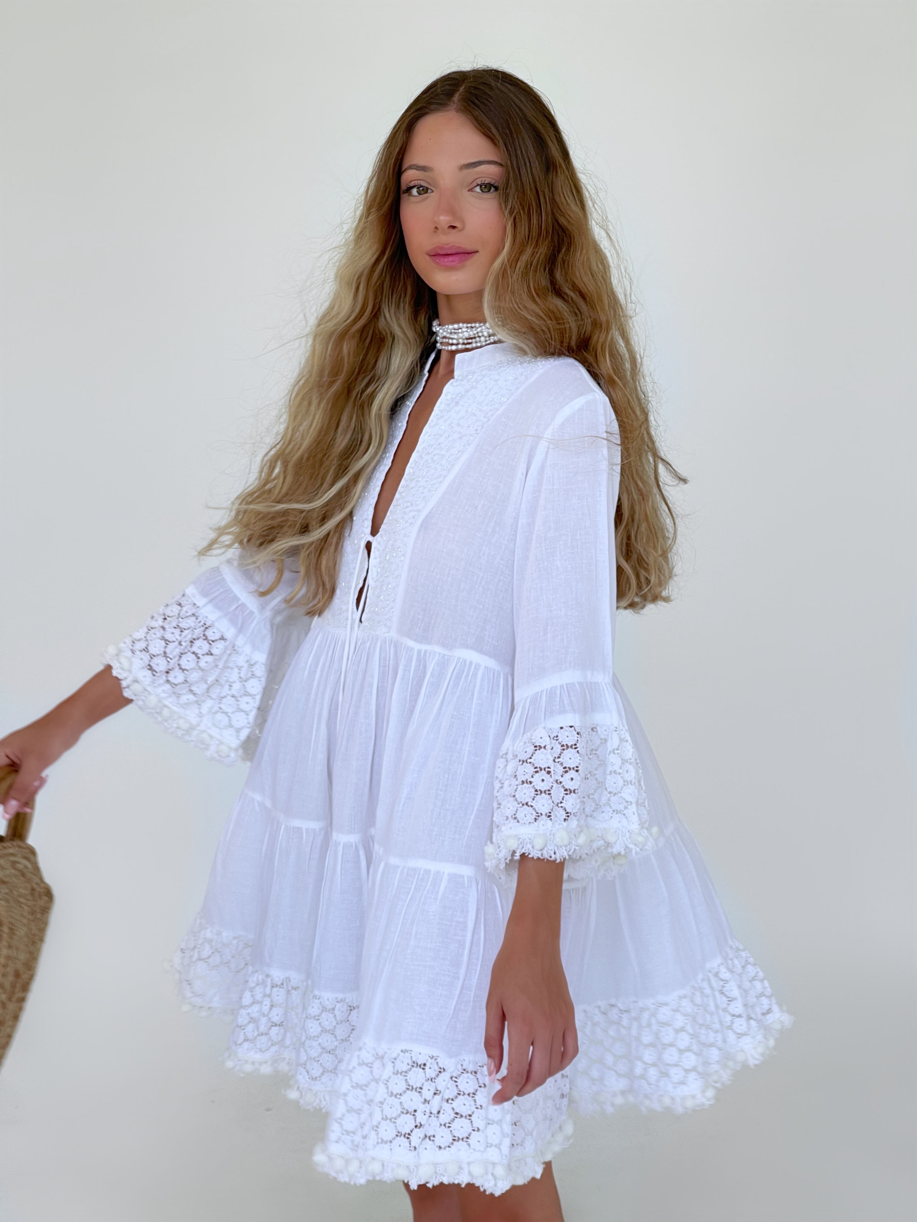 WHITE DRESS WITH LACE AND BEADS DETAILS