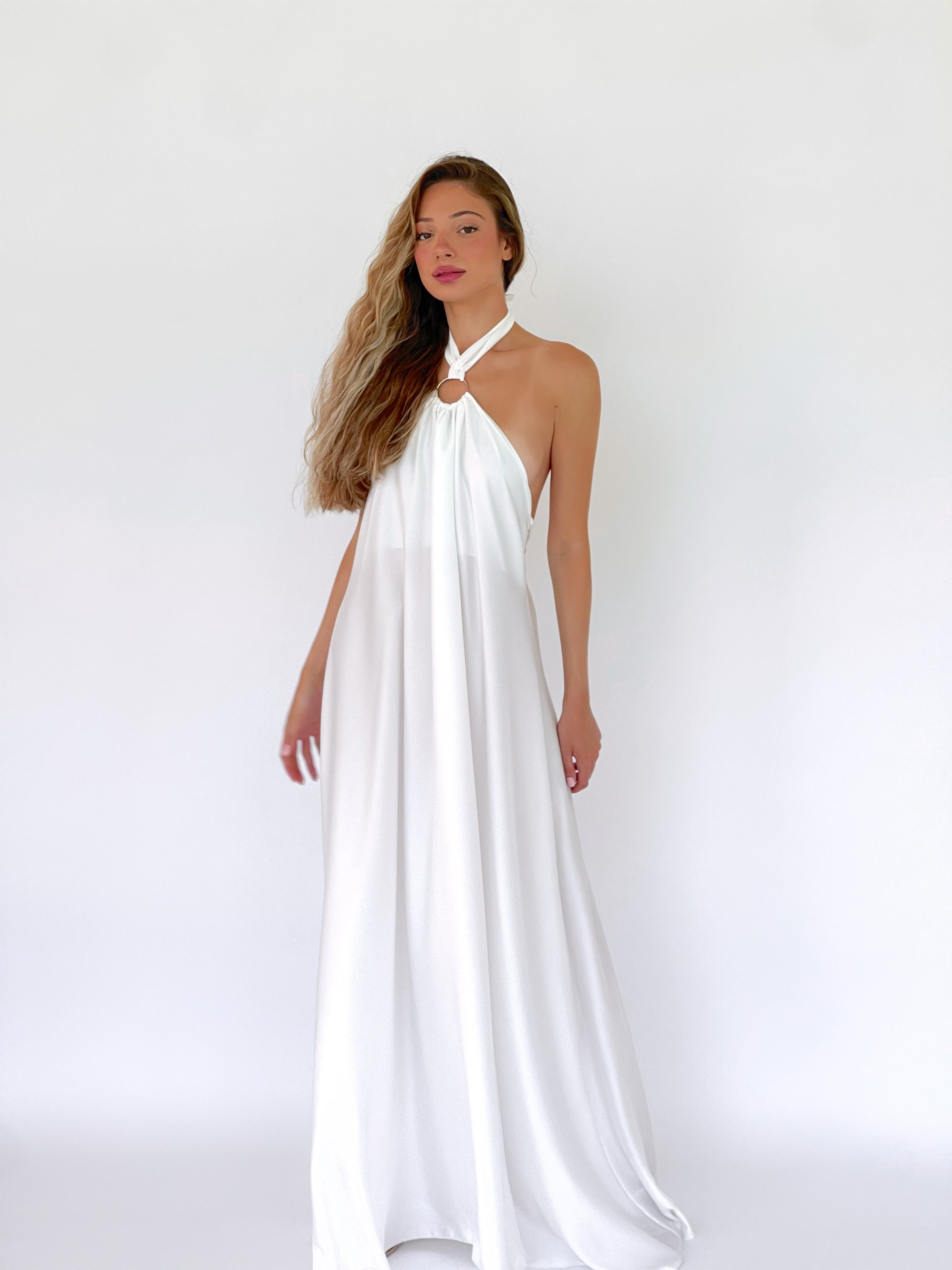 שמלת מקסי סאטן קולר בצבע לבן