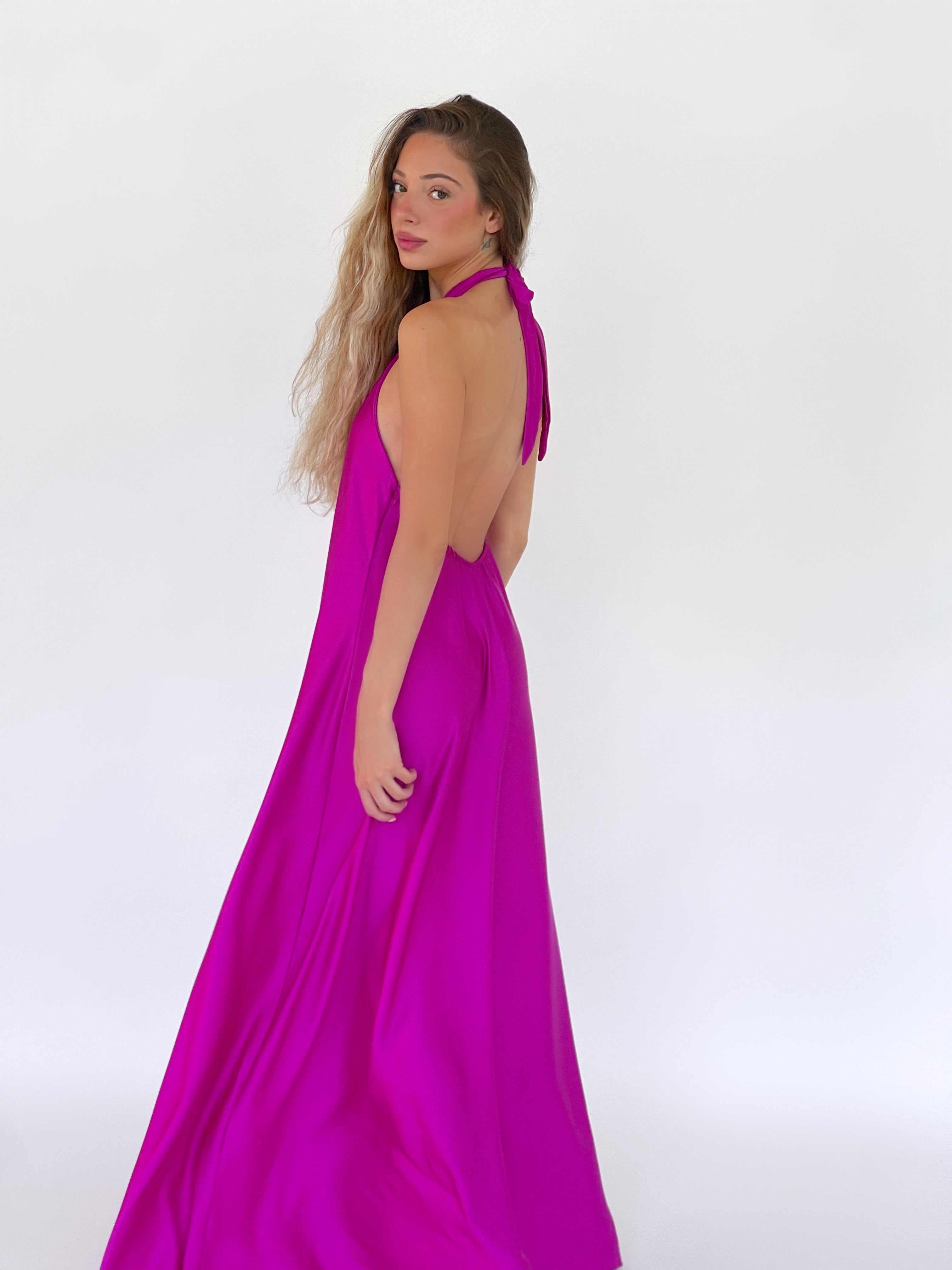 שמלת מקסי סאטן קולר בצבע פוקסיה
