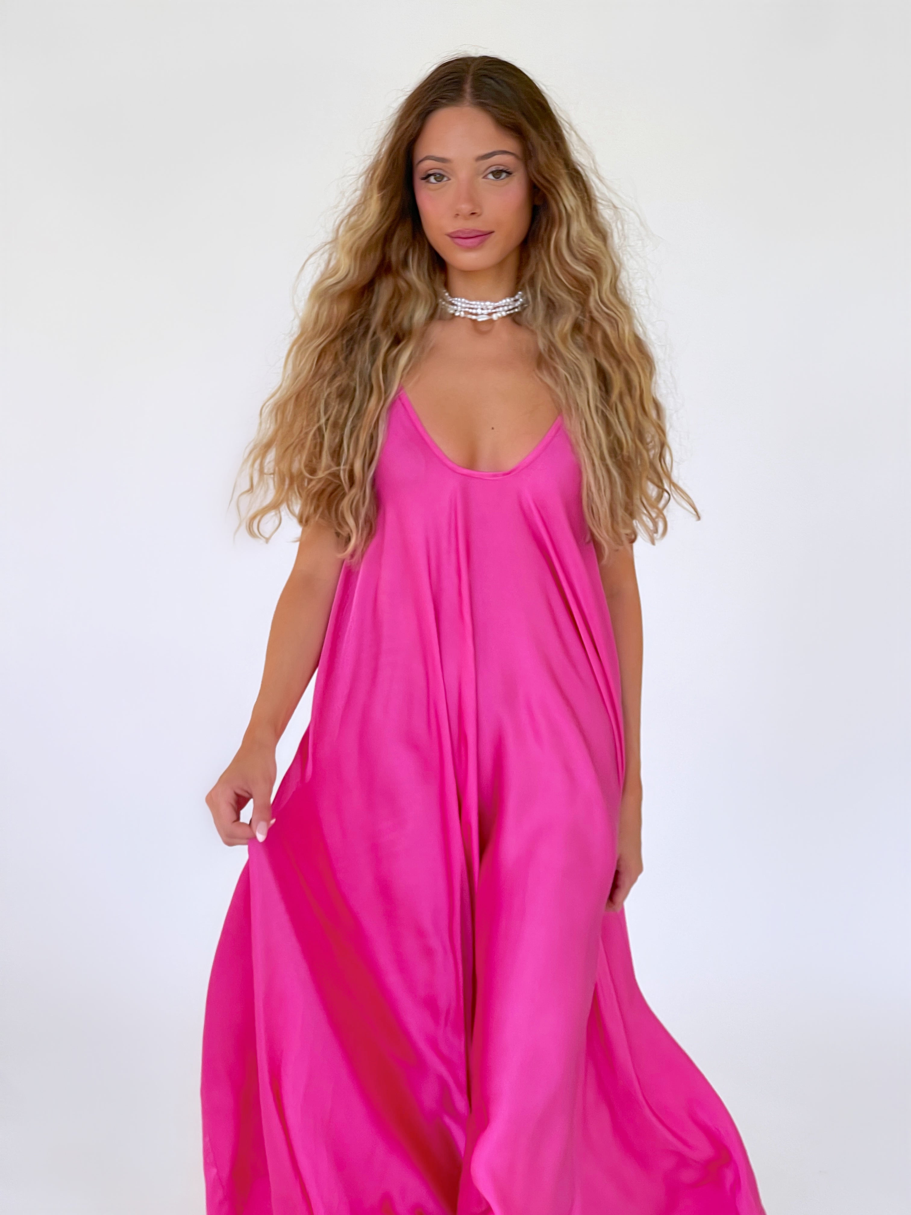 שמלת מקסי סאטן בצבע פוקסיה