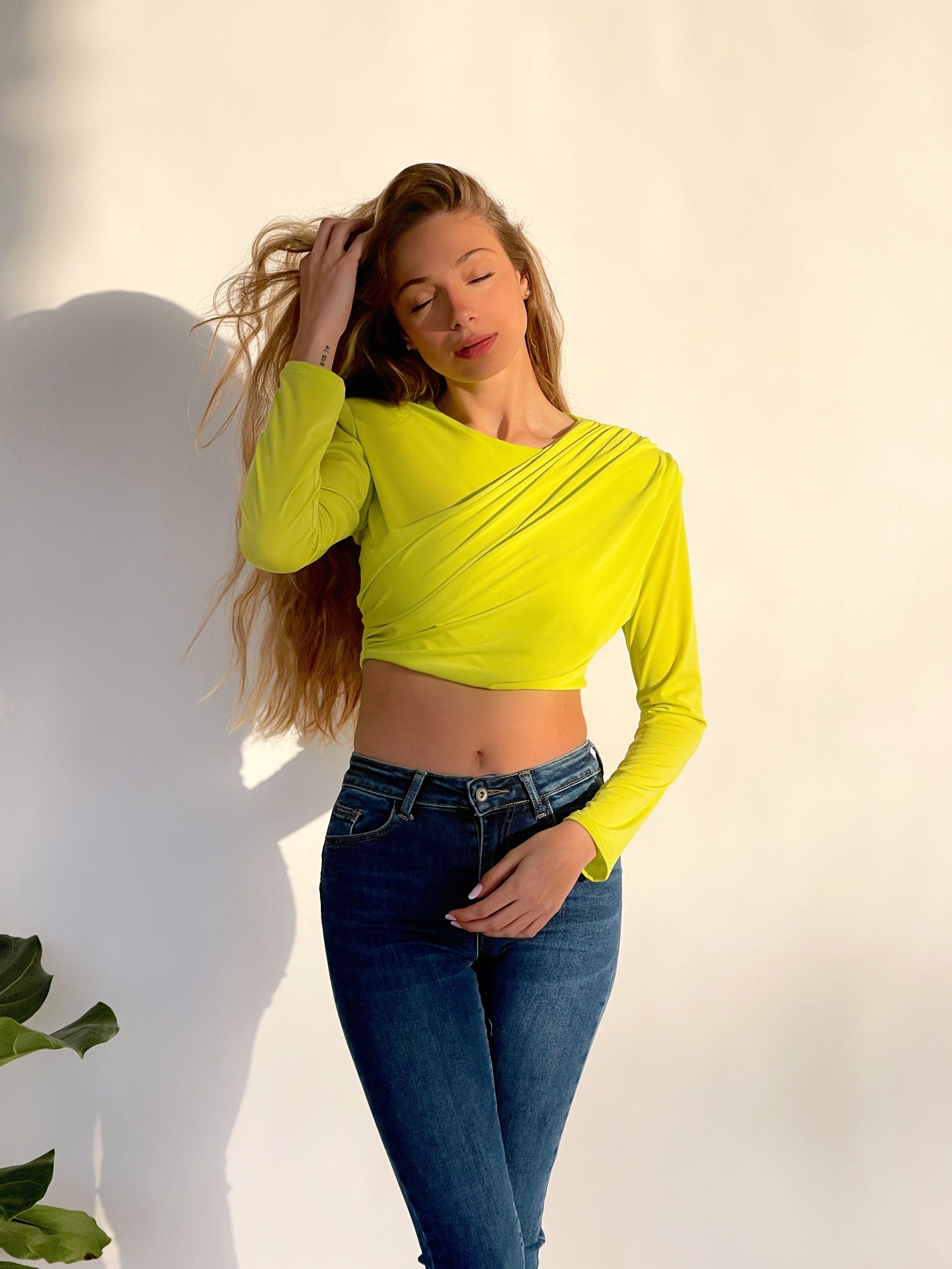 CROP TOP WITH PADDED SHOULDER IN LIME - Top - LE TRÉ