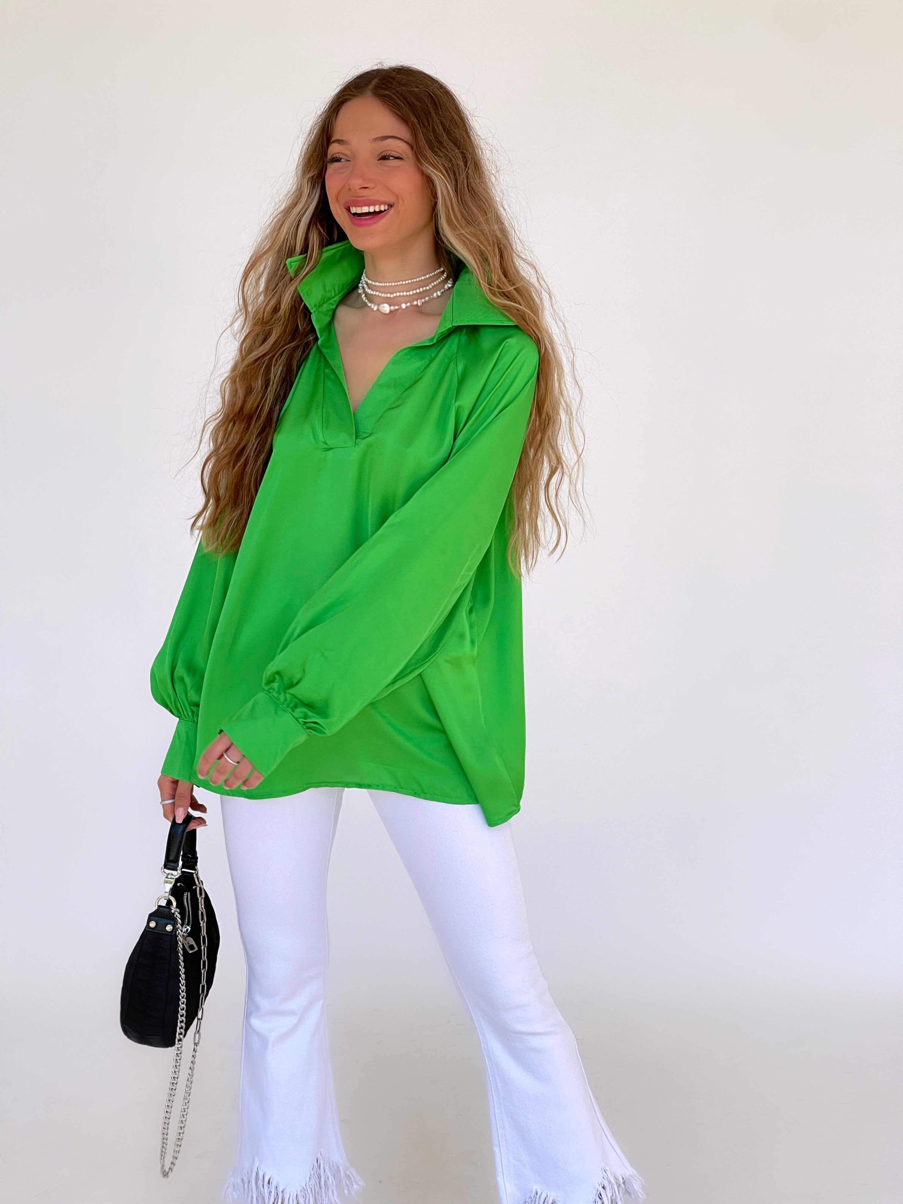 OVERSIZED SATIN TOP IN GREEN