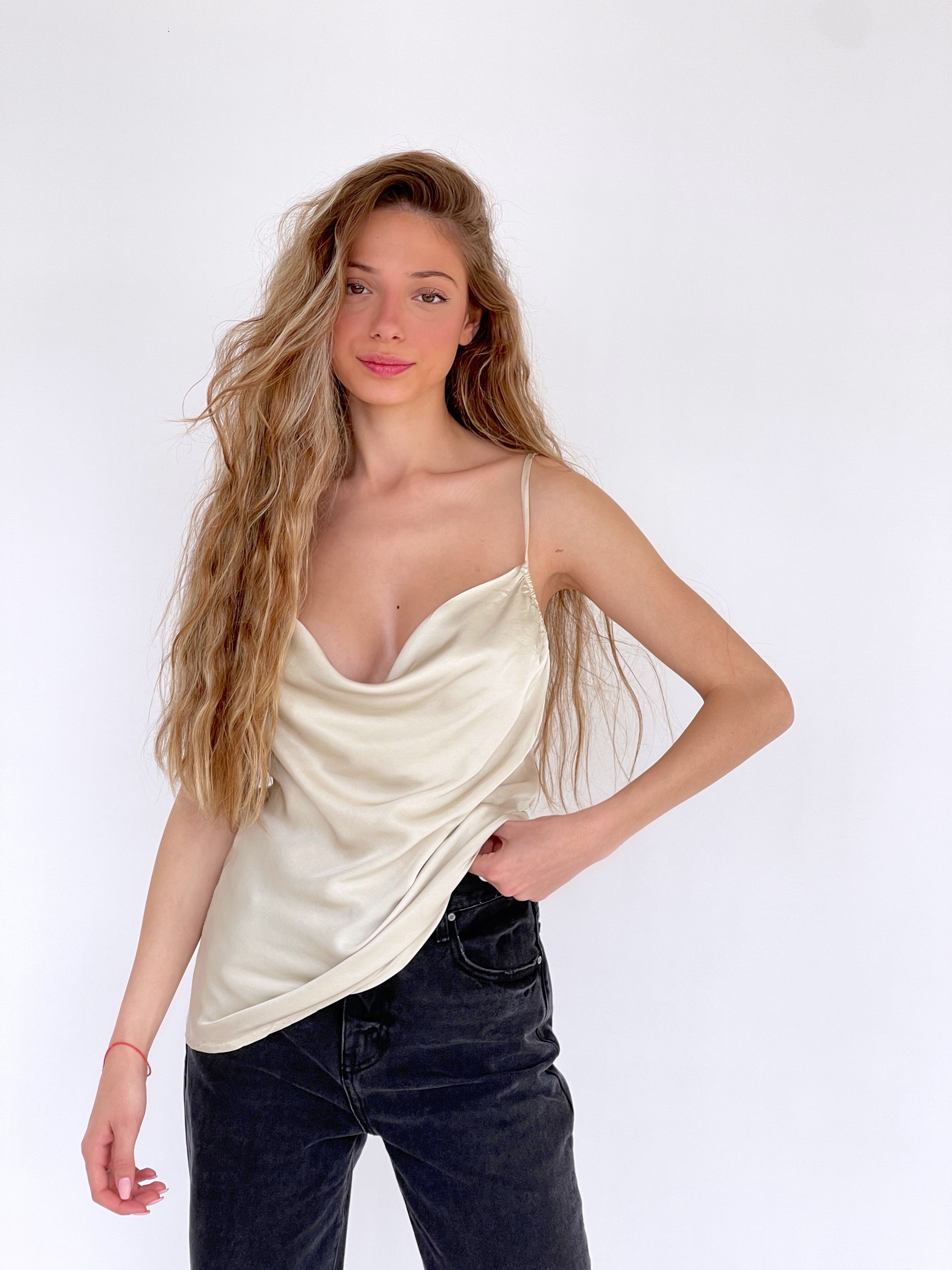 CAMI TOP WITH RUCHED DETAILS IN LIGHT BEIGE - Top - LE TRÉ