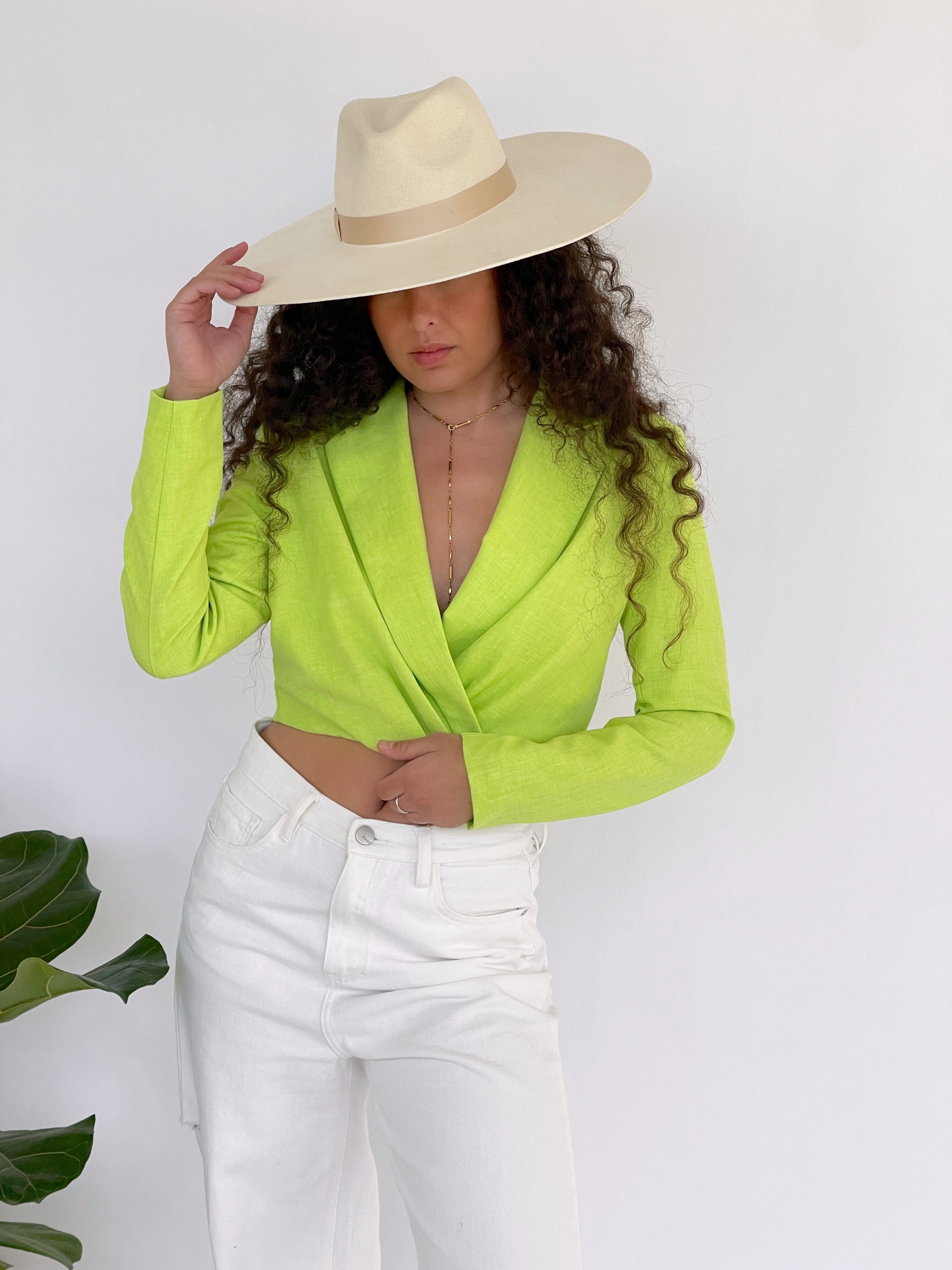CROPPED BLAZER IN LIME GREEN - Coats & Jackets - LE TRÉ