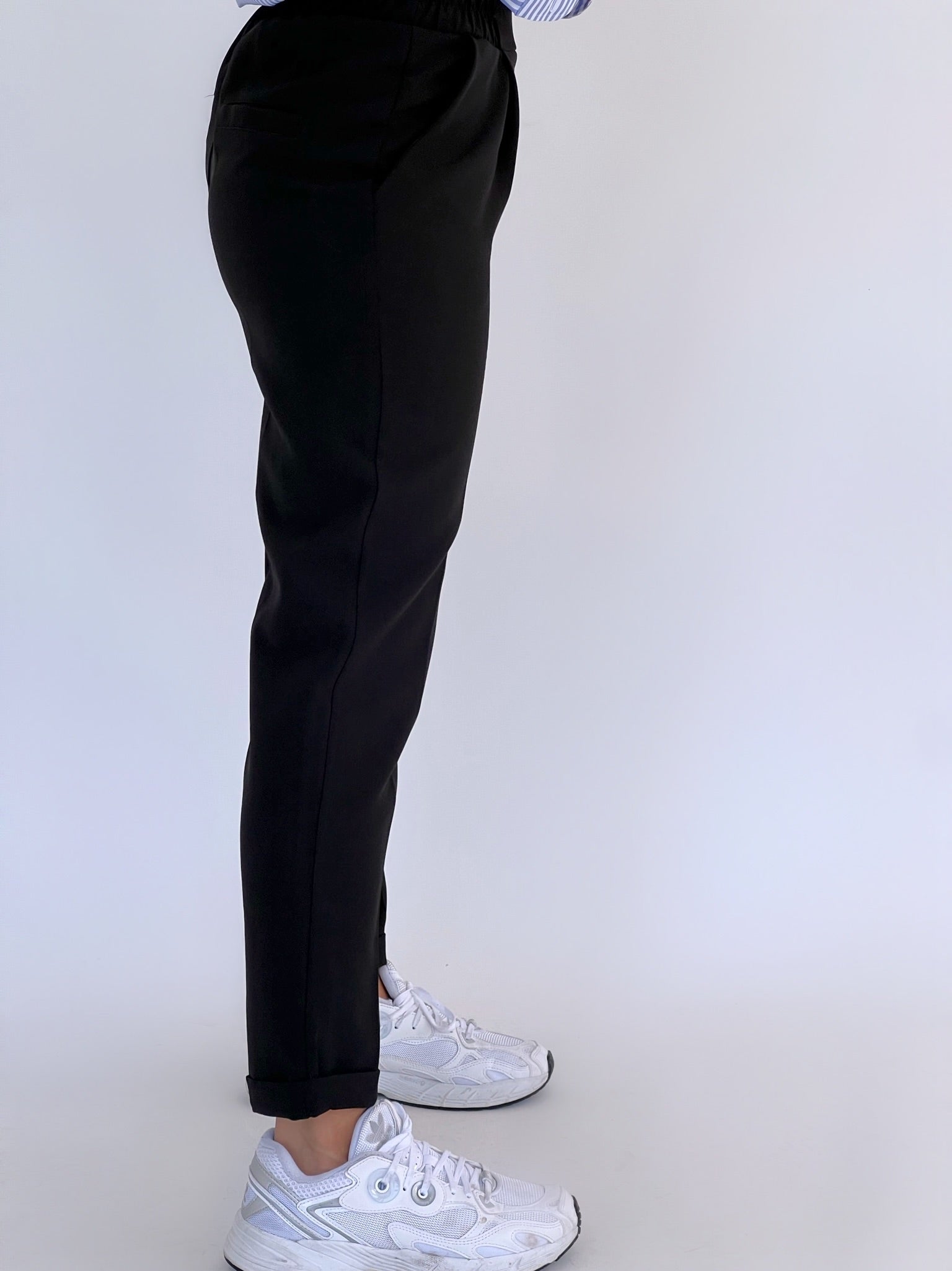 SKINNY TROUSER WITH ELASTICATED WAIST IN BLACK