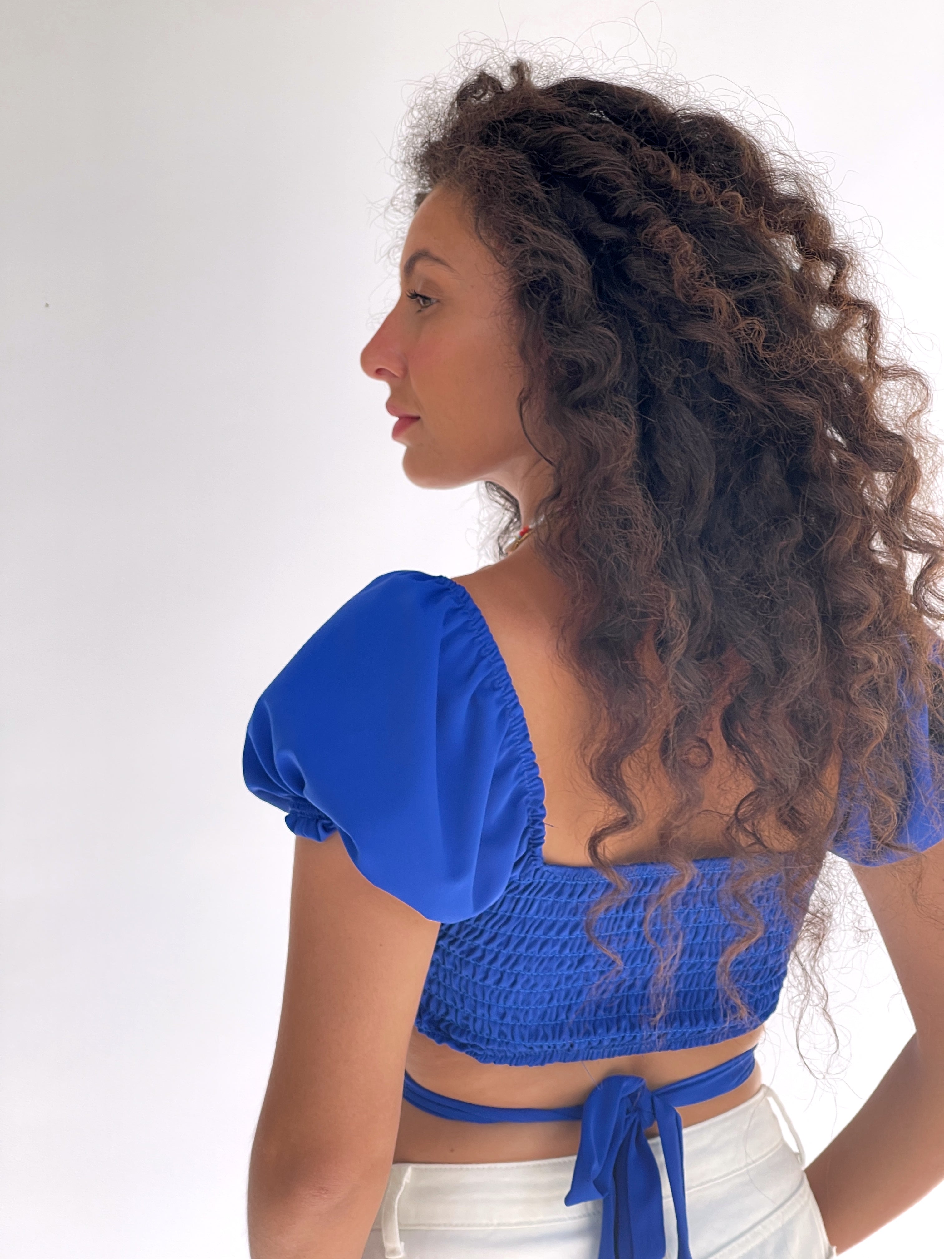 PUFF SLEEVE CROP TOP WITH TIE DETAIL IN BLUE - Top - LE TRÉ