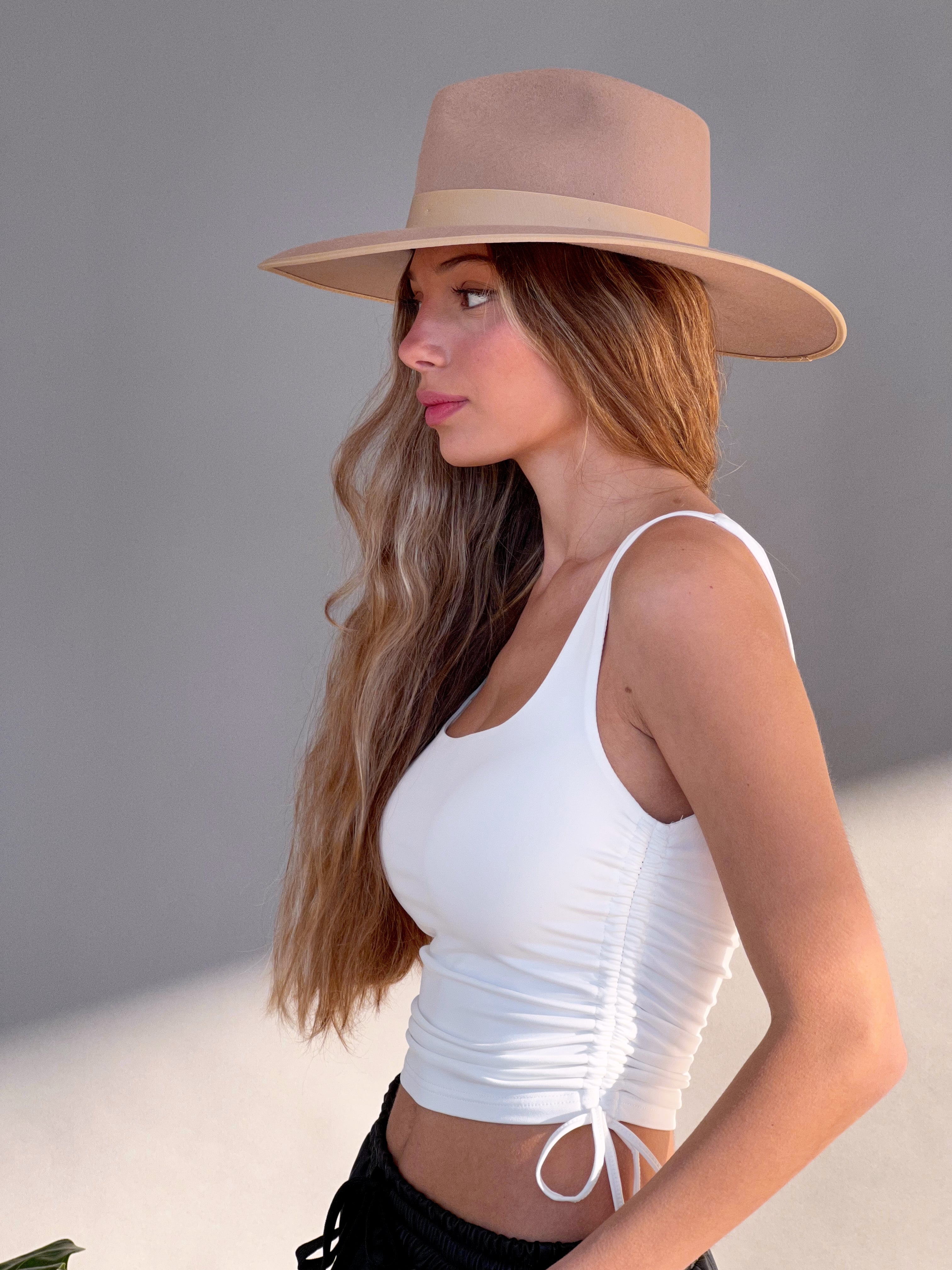 RUCHED SIDE TOP IN WHITE - Top - LE TRÉ