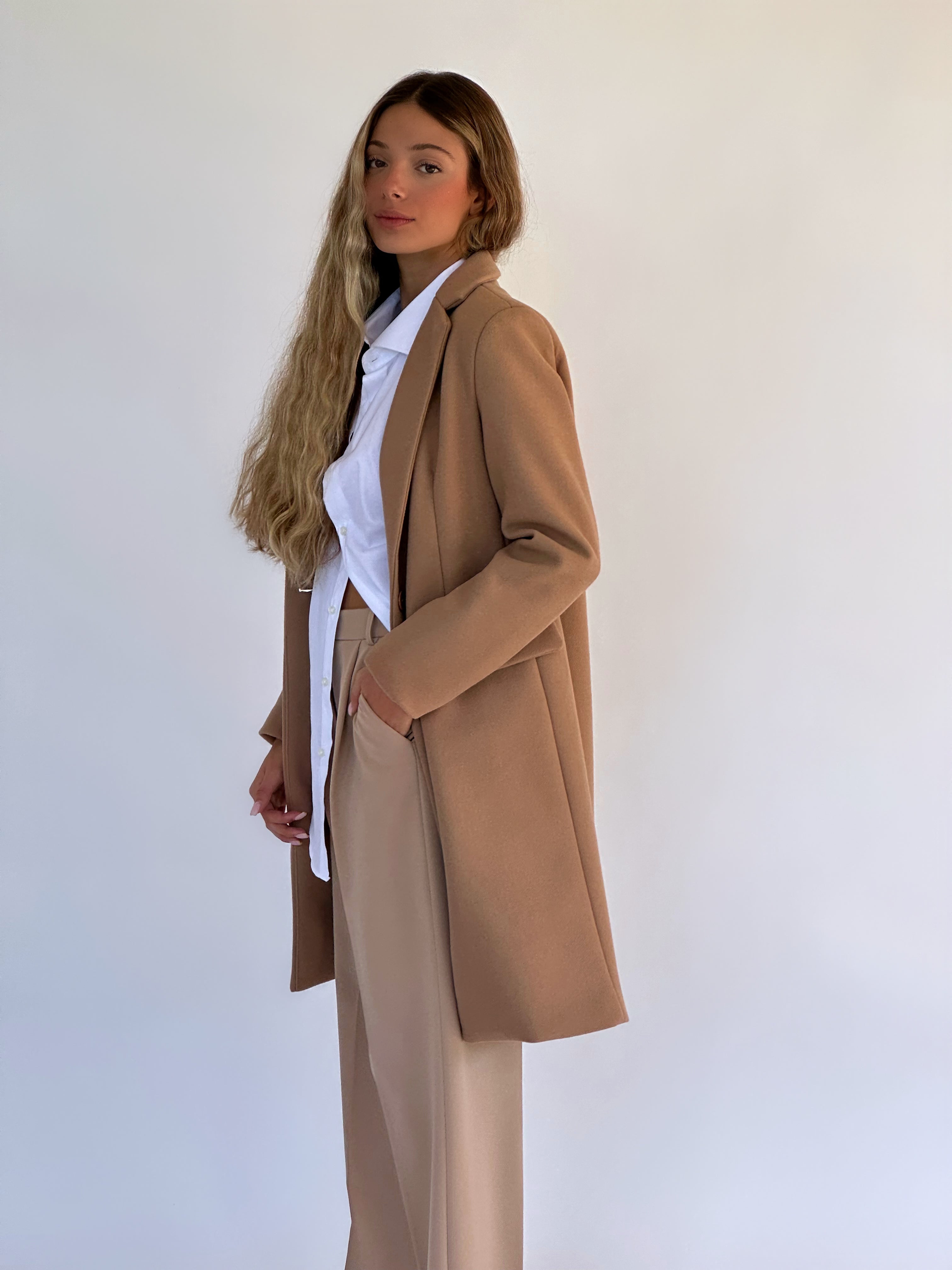 TAILORED COAT IN LIGHT BROWN