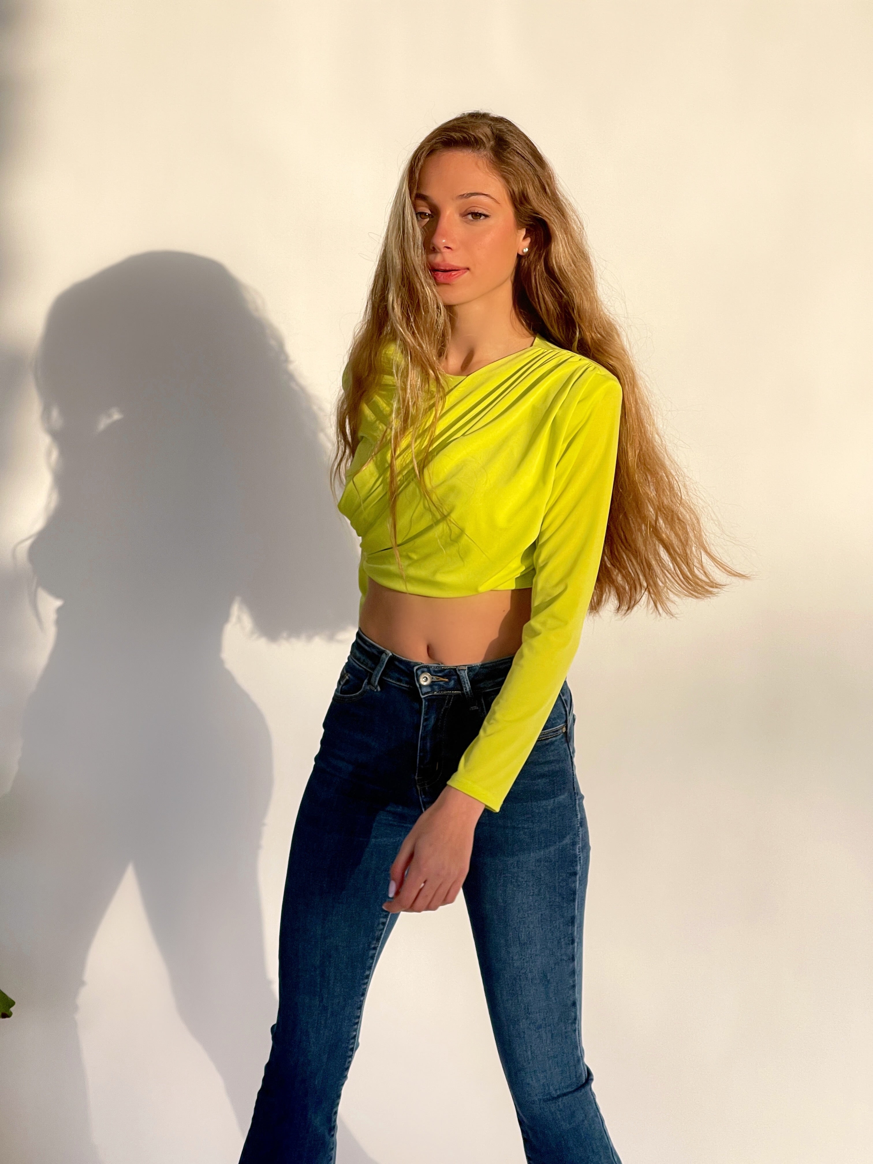 CROP TOP WITH PADDED SHOULDER IN LIME - Top - LE TRÉ