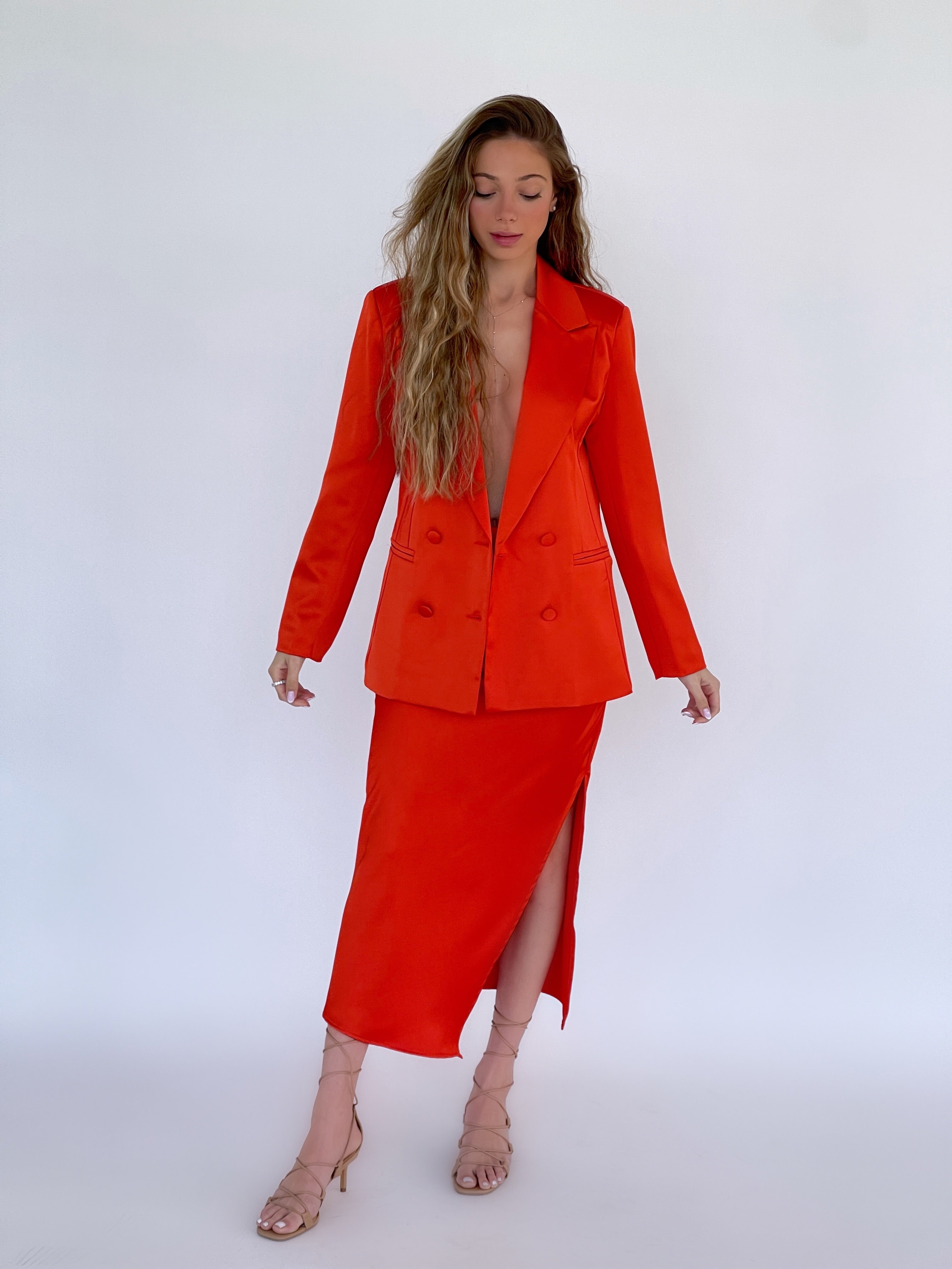 OVERSIZED SATIN BLAZER WITH MATCHING MIDI SKIRT IN RED - Set - LE TRÉ
