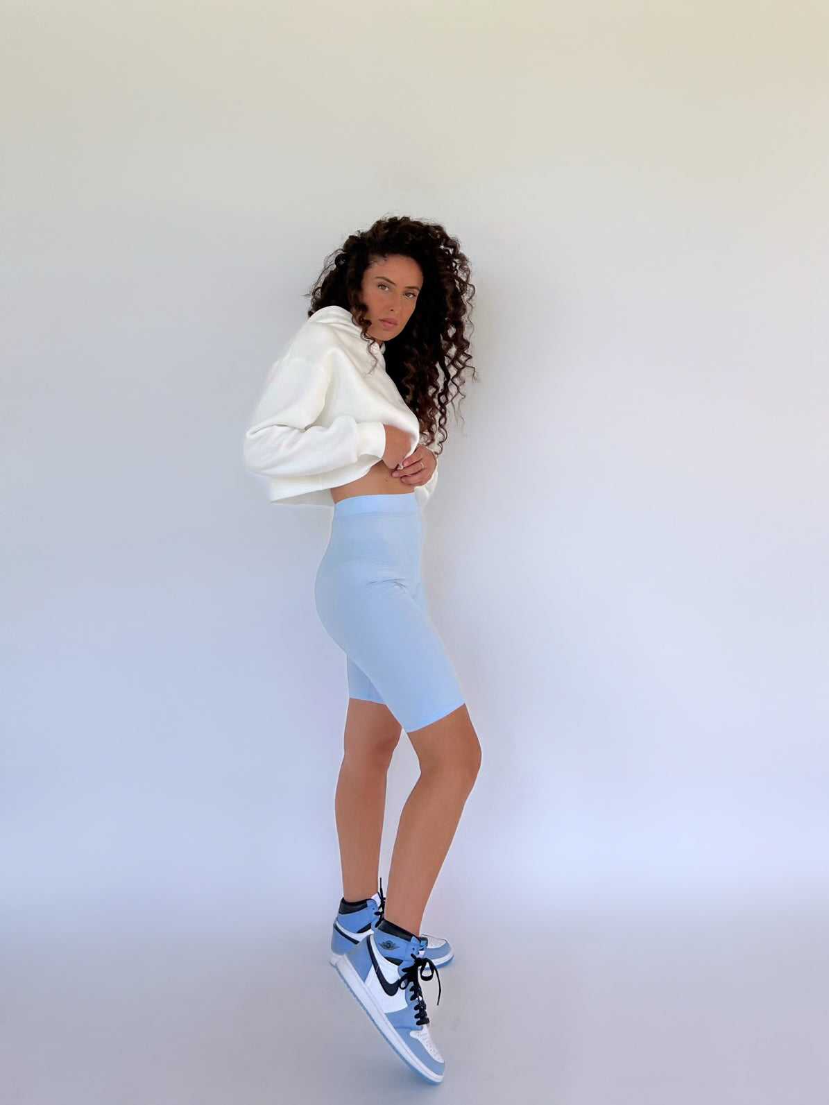 FAUX LEATHER LEGGING SHORTS IN LIGHT BLUE