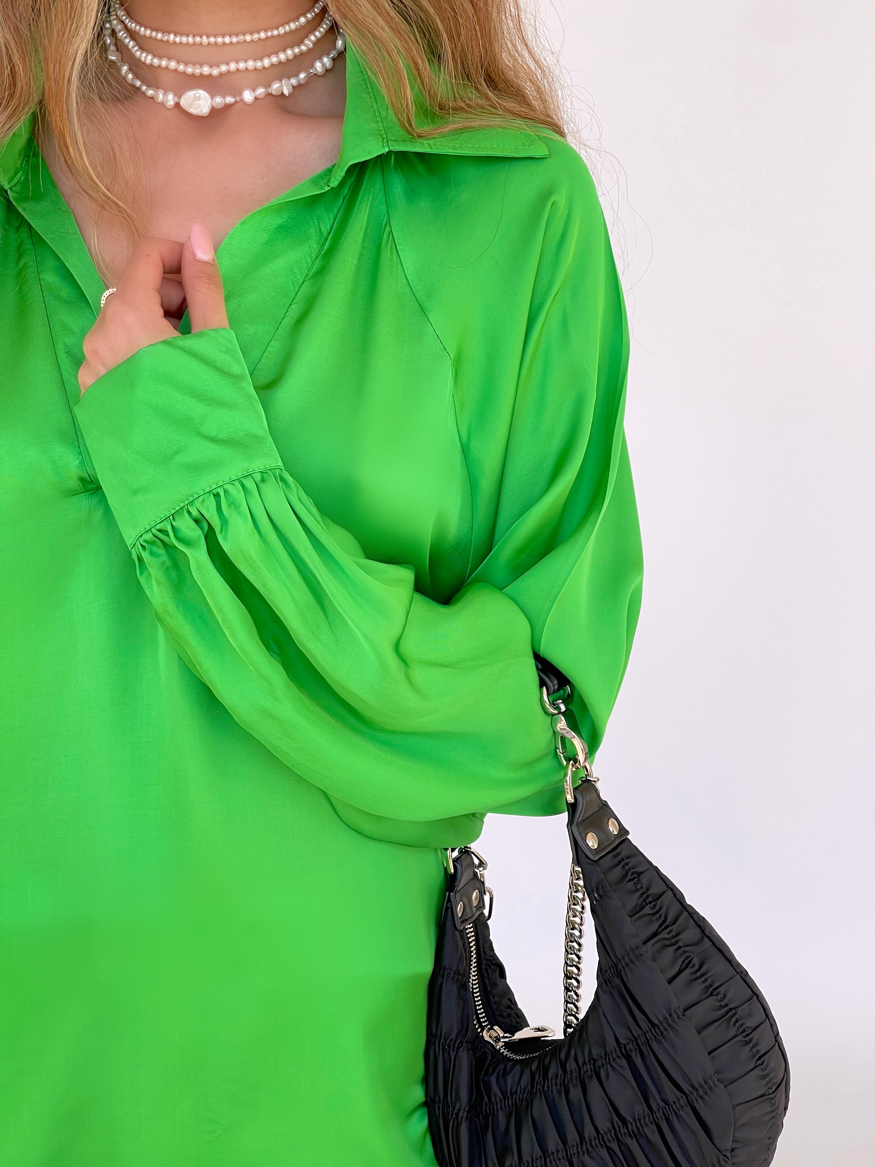 OVERSIZED SATIN TOP IN GREEN - Top - LE TRÉ