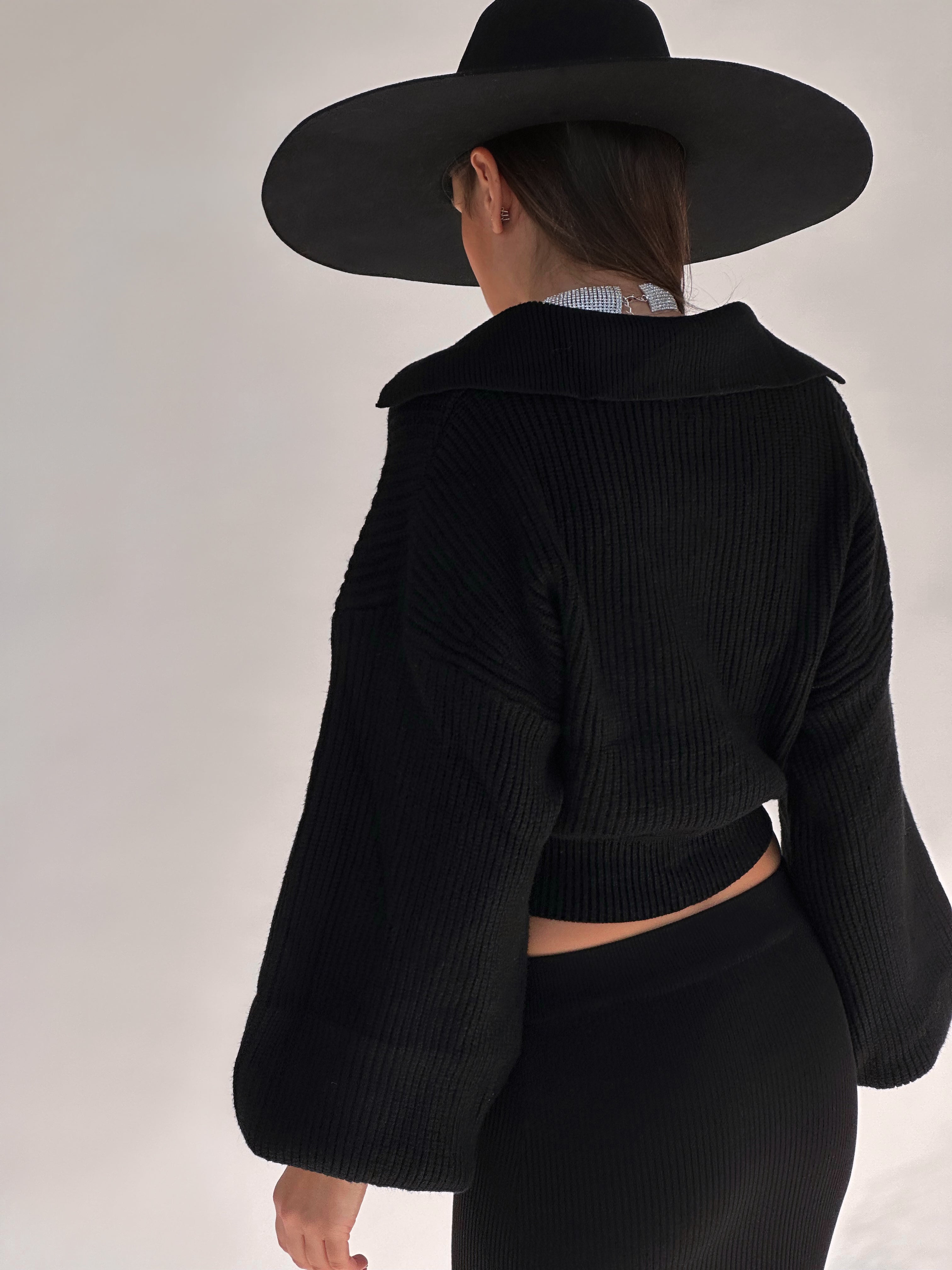 CROPPED POLO JUMPER IN BLACK